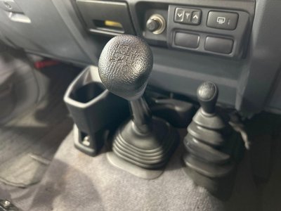 TOYOTA LAND CRUISER 70 - 5