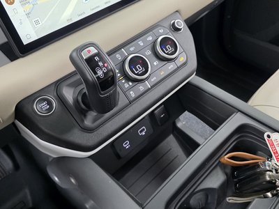 LAND ROVER DEFENDER - 9