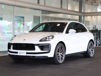 PORSCHE MACAN - 4