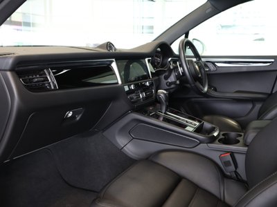 PORSCHE MACAN - 2