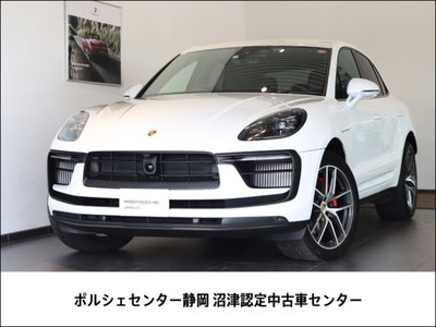 PORSCHE MACAN - 1