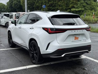 صورة 8 لـ 2023 Lexus NX