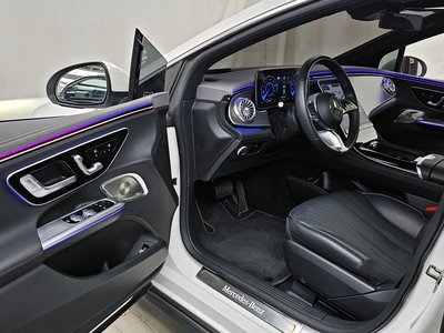 MERCEDES-BENZ EQE - 10