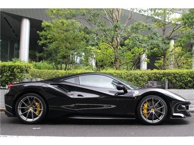 FERRARI 488 PISTA - 3