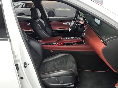 2022 Genesis GV70 — миниатюра 13