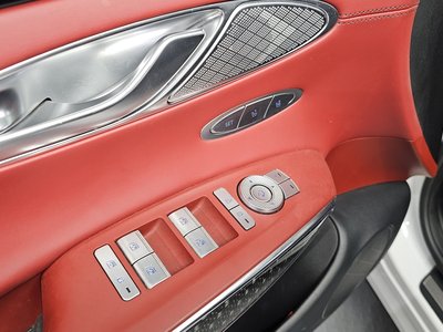 2022 Genesis GV70 — миниатюра 23