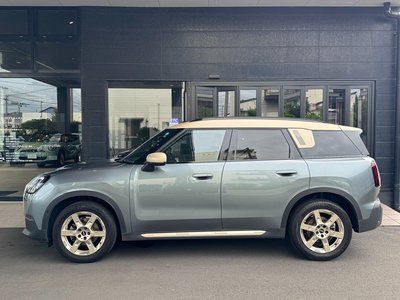 2024 MINI COOPER COUNTRYMAN photo 3