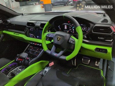 LAMBORGHINI URUS - 3