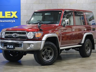 TOYOTA LAND CRUISER 70 - 1
