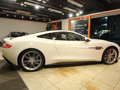 ASTON MARTIN VANQUISH - 8