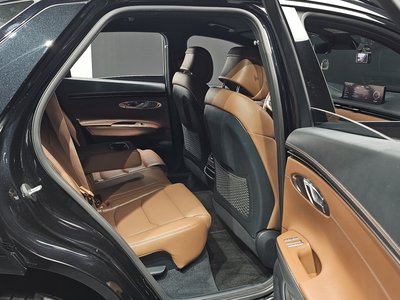 2021 Genesis GV70 — миниатюра 16