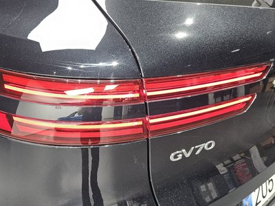 صورة 10 لـ 2021 Genesis GV70
