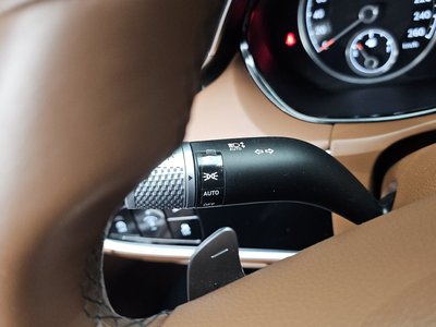 2021 Genesis GV70 — миниатюра 29