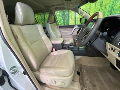 TOYOTA LAND CRUISER PRADO - 8