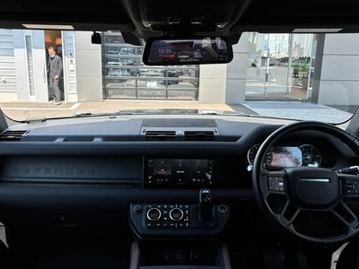 LAND ROVER DEFENDER - 2