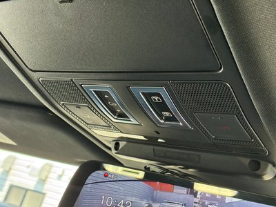 LAND ROVER DEFENDER - 10