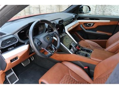 LAMBORGHINI URUS - 10