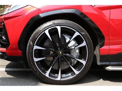 LAMBORGHINI URUS - 4