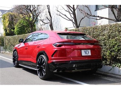 LAMBORGHINI URUS - 8