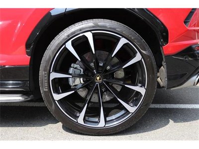 LAMBORGHINI URUS - 6