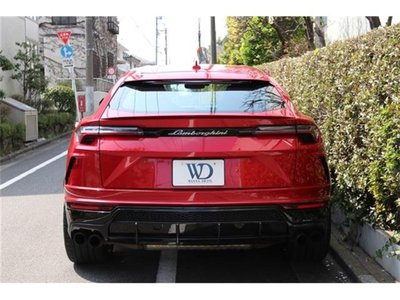 LAMBORGHINI URUS - 7