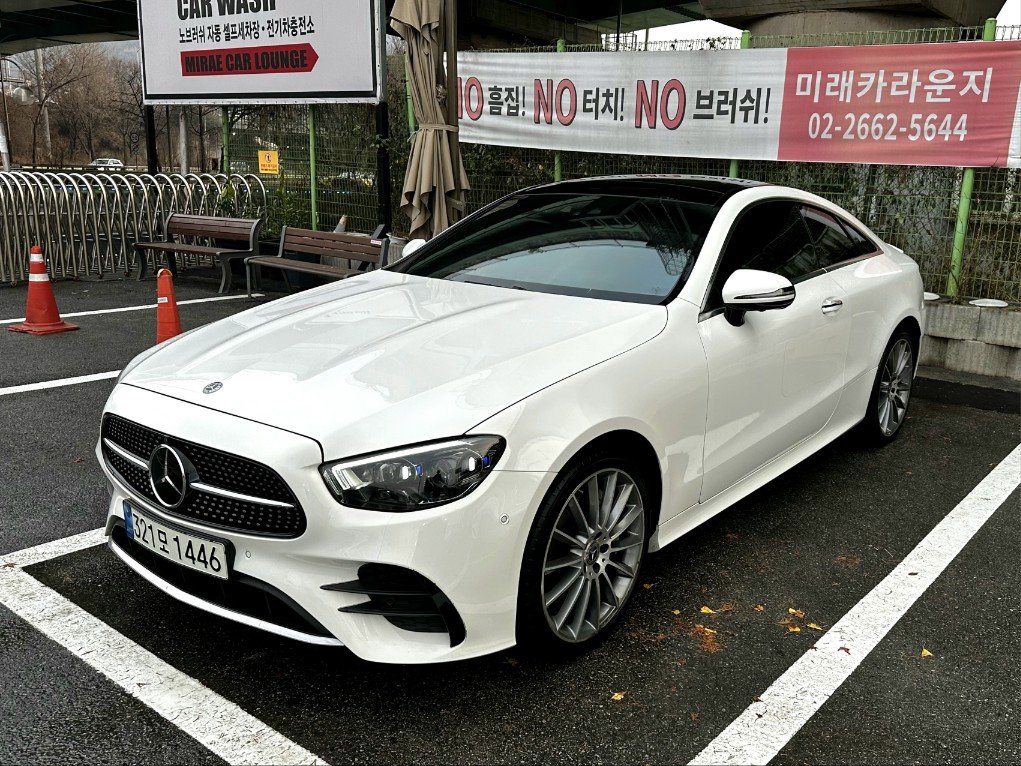 MERCEDES-BENZ E-CLASS - View 1