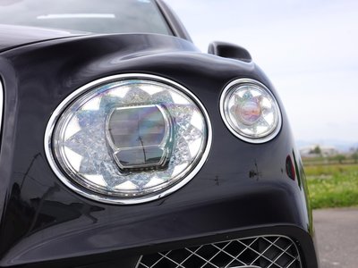 BENTLEY BENTAYGA - 7