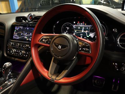 BENTLEY BENTAYGA - 3