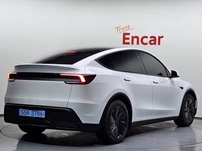 TESLA MODEL Y - 3