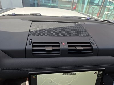 LAND ROVER DEFENDER - 10