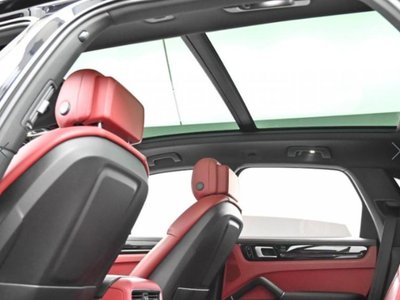 2021 Porsche CAYENNE thumbnail 18