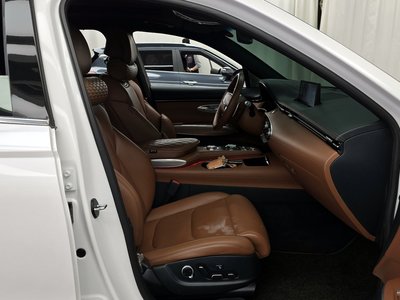 2023 Genesis GV70 — миниатюра 11