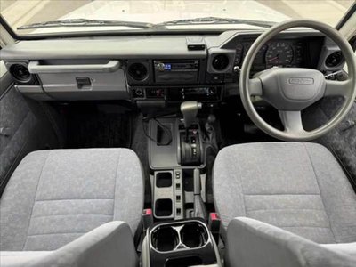 TOYOTA LAND CRUISER 70 - 2