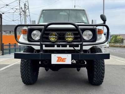 TOYOTA LAND CRUISER 70 - 9