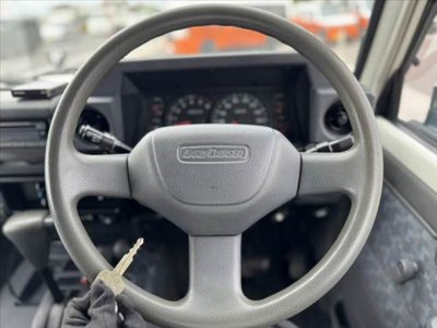 TOYOTA LAND CRUISER 70 - 6
