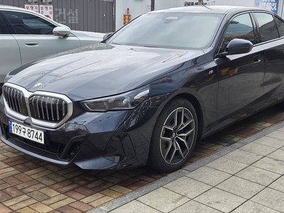BMW 5 SERIES