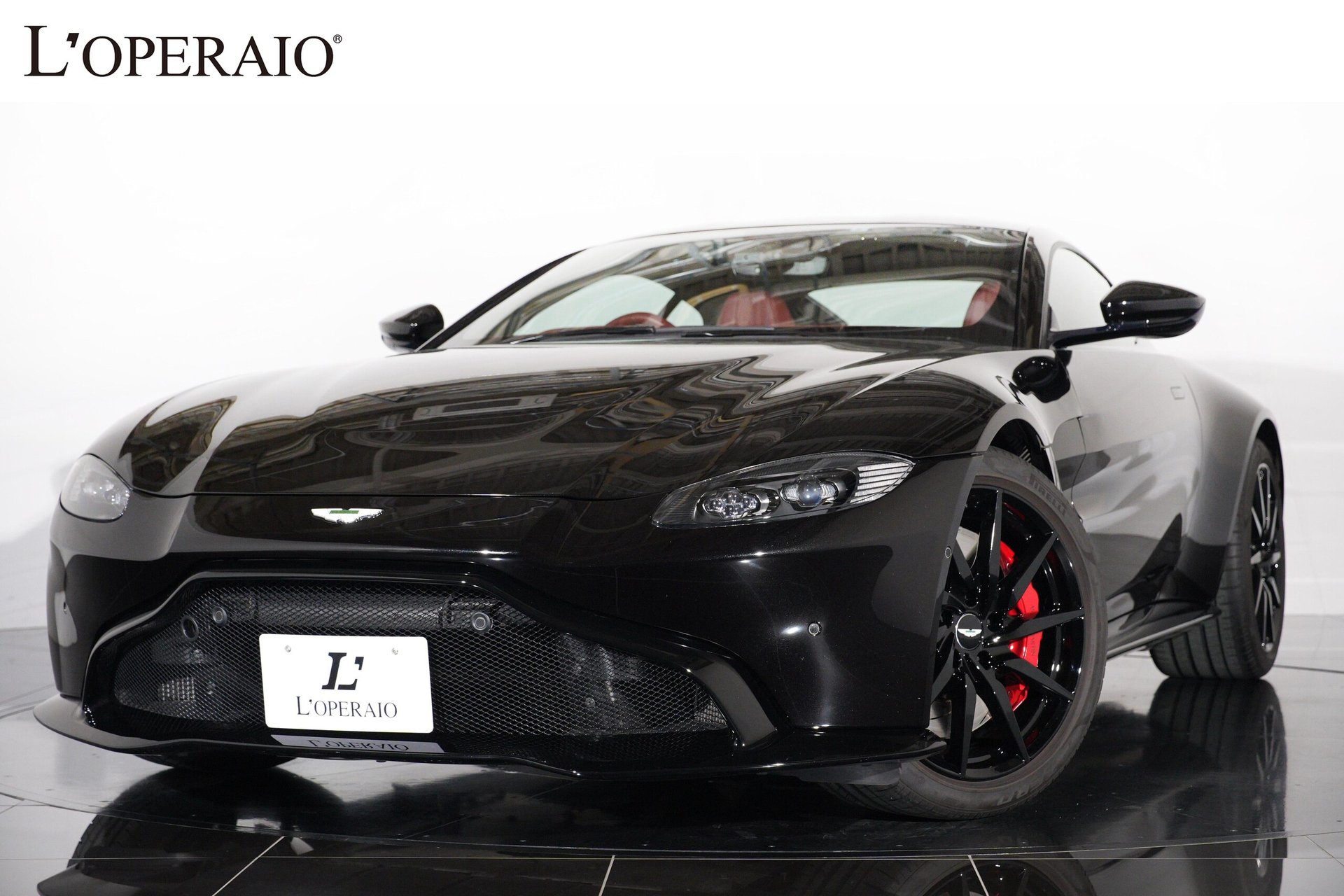 ASTON MARTIN VANTAGE - View 1