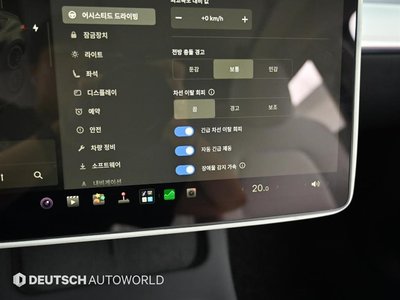 2024 Tesla MODEL Y thumbnail 17