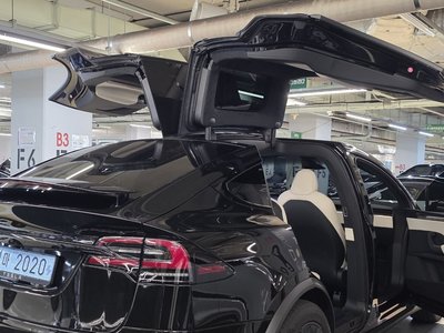 2026 Tesla MODEL X — фото 3