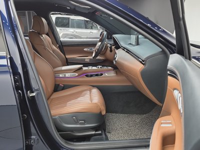 صورة 10 لـ 2022 Genesis GV70