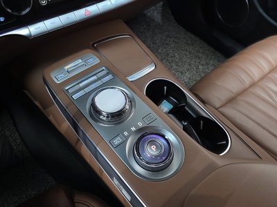 صورة 9 لـ 2022 Genesis GV70