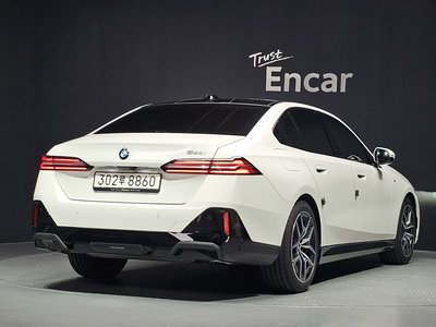2023 BMW 5 SERIES — фото 4