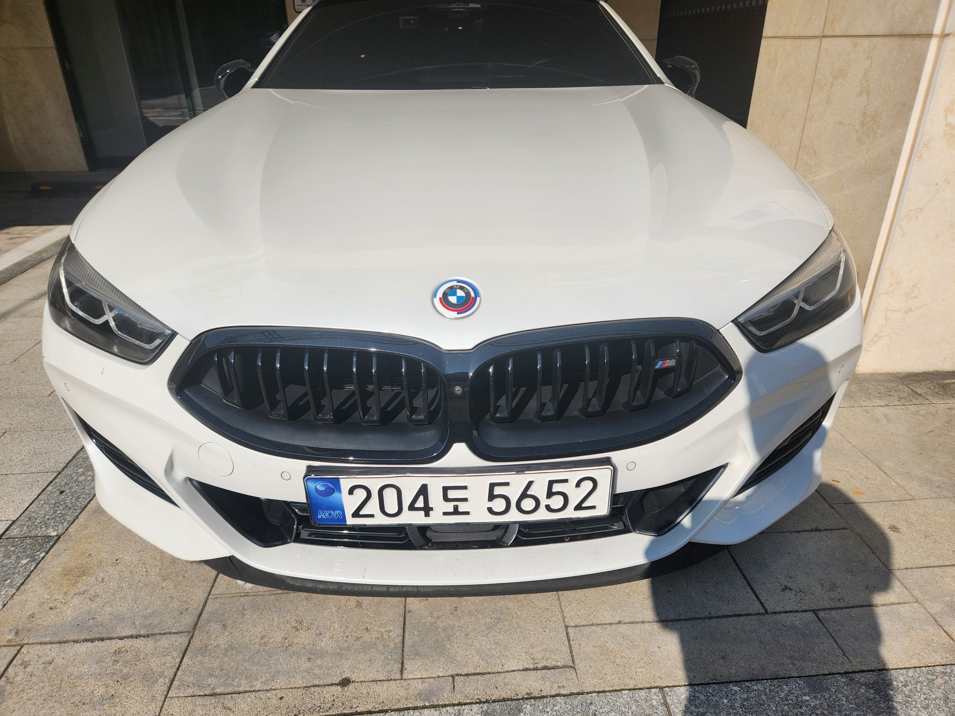 BMW 8 SERIES - View 1