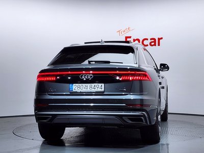 AUDI Q8 - 3