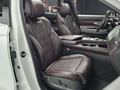 2022 Genesis GV70 — миниатюра 16