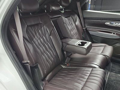 2022 Genesis GV70 — миниатюра 17
