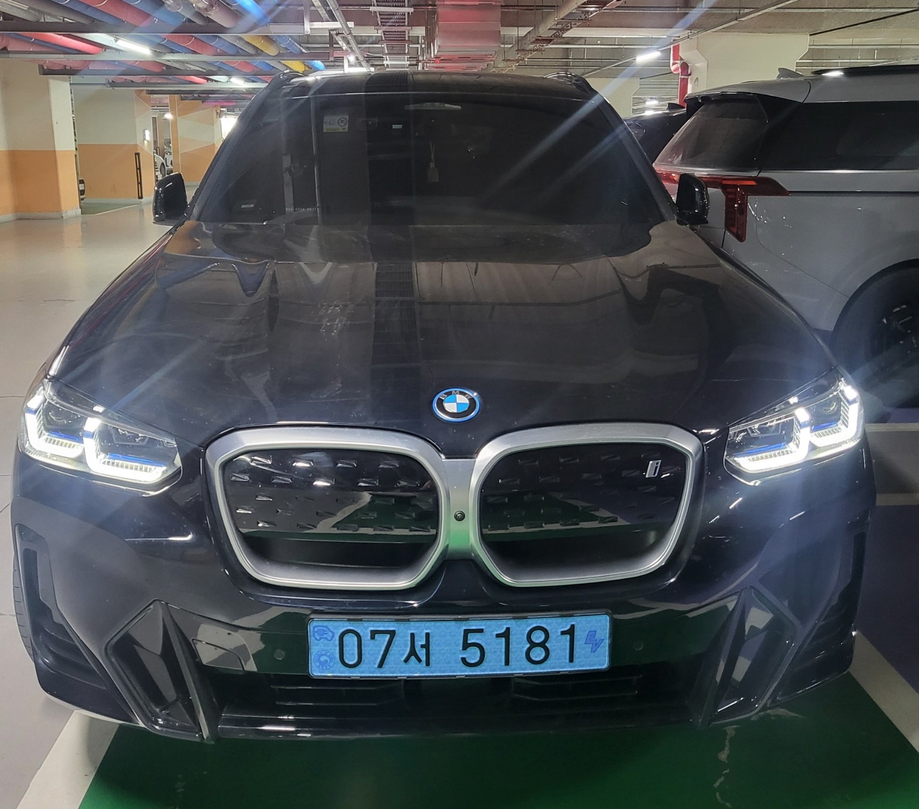 BMW IX3 - View 1