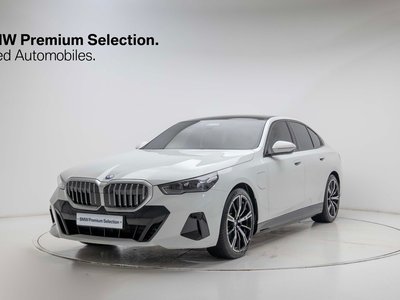 BMW 5 SERIES - 1