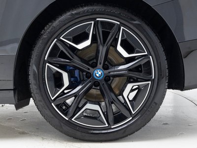 BMW IX - 6