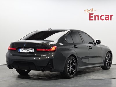 2025 BMW 3 SERIES photo 4